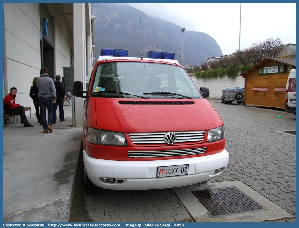 VF 0XX BZ
Unione Provinciale Alto Adige
Volkswagen Transporter T4 restyling
Parole chiave: VFV;V.F.V.;VF;V.F.;Unione;Provinciale;Corpi;Vigili;Fuoco;Volontari;Alto;Adige;Volkswagen;Transporter;T4