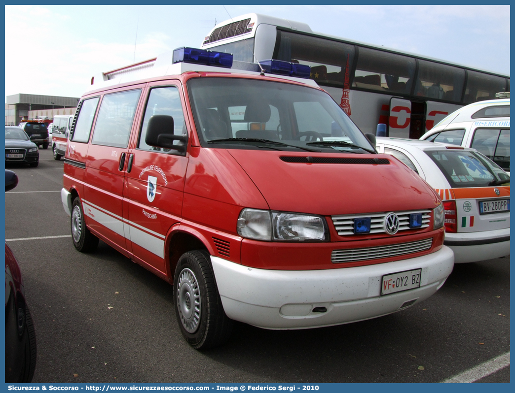 VF 0Y2 BZ
Vigili del Fuoco Volontari Parcines
Freiwillige Feuerwehr Partschins
Volkswagen Transporter T4 restyling
Parole chiave: VF;VFV;V.F.;V.F.V.;Vigili;Fuoco;Volontari;Freiwillige;Feuerwehr;Parcines;Partschins;Volkswagen;Transporter;T4