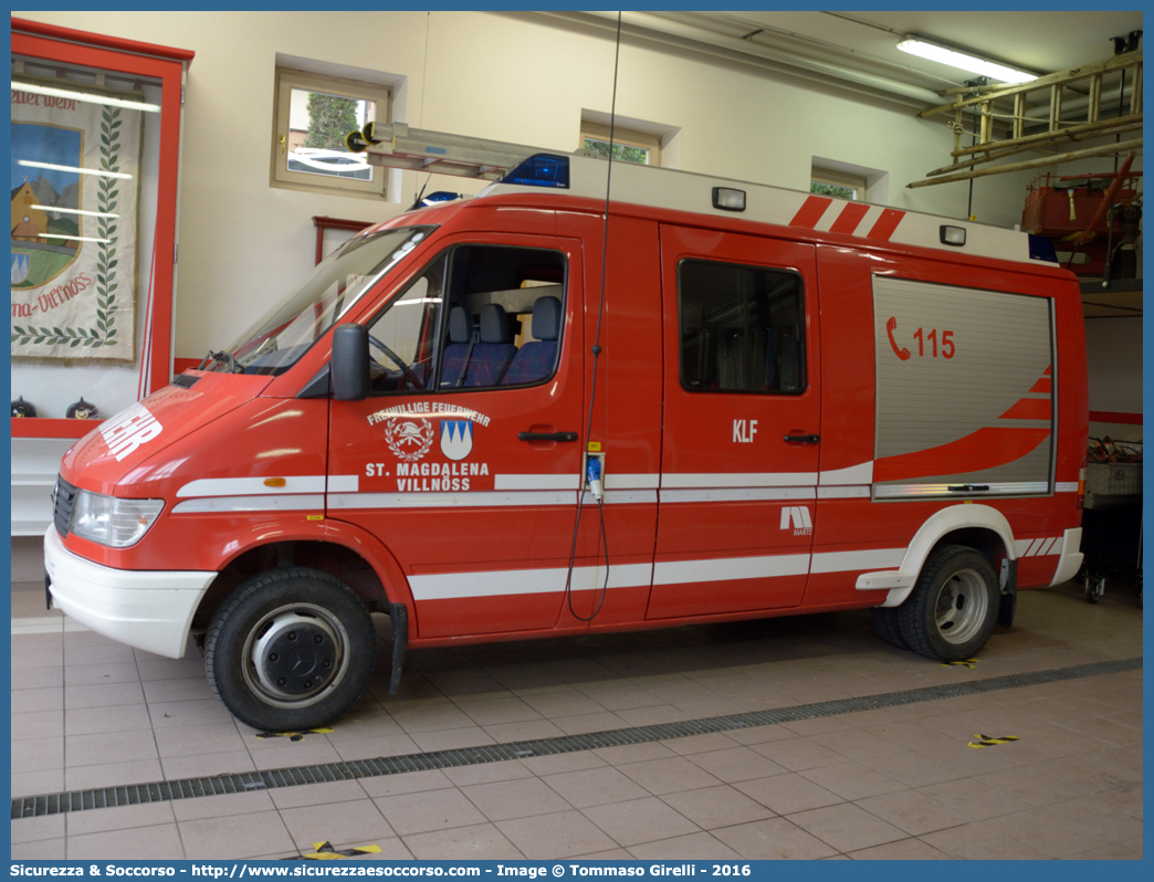 VF 0YN BZ
Vigili del Fuoco Volontari Santa Maddalena Val di Funes
Freiwillige Feuerwehr St. Magdalena Villnöss
Mercedes Benz Sprinter I serie
Allestitore MARTE Feuerwehrfahrzeuge Feuerwehrtechnologie GmbH
Parole chiave: VF;FW;Vigili;del;Fuoco;Volontari;Santa;Maddalena;Val;di;Funes;Freiwillige;Feuerwehr;St.;Magdalena;Villnöss;Mercedes;Benz;Sprinter;MARTE