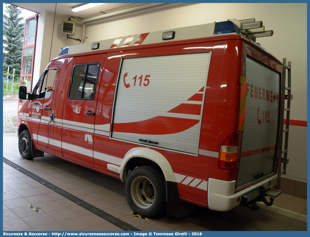 VF 0YN BZ
Vigili del Fuoco Volontari Santa Maddalena Val di Funes
Freiwillige Feuerwehr St. Magdalena Villnöss
Mercedes Benz Sprinter I serie
Allestitore MARTE Feuerwehrfahrzeuge Feuerwehrtechnologie GmbH
Parole chiave: VF;FW;Vigili;del;Fuoco;Volontari;Santa;Maddalena;Val;di;Funes;Freiwillige;Feuerwehr;St.;Magdalena;Villnöss;Mercedes;Benz;Sprinter;MARTE