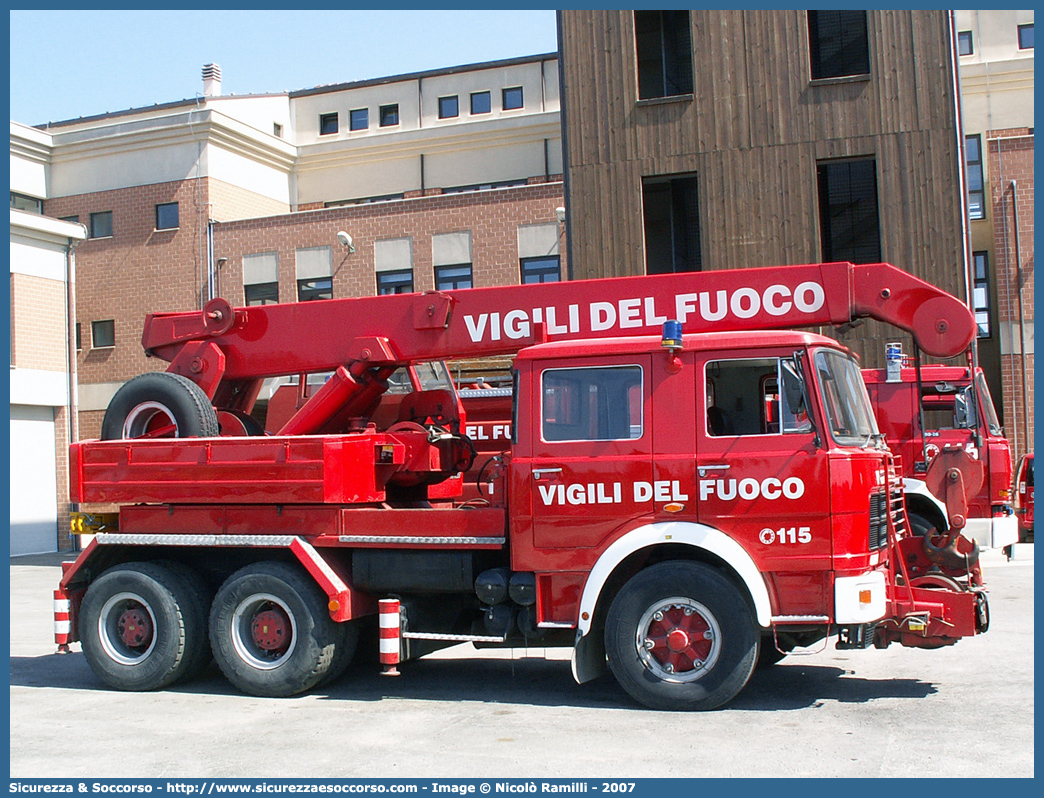 VF 10429
Corpo Nazionale Vigili del Fuoco
Fiat 697NP Cristanini
Parole chiave: VVF;V.V.F.;Corpo;Nazionale;Vigili;del;Fuoco;Fiat;697NP;697 NP;697;NP;Cristanini