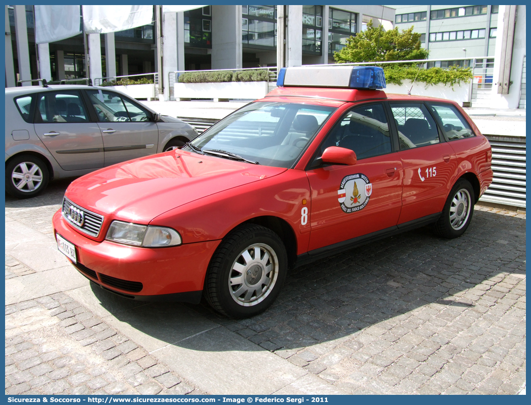 VF 113 BZ
Corpo Permanente dei Vigili del Fuoco Bolzano
Berufsfeuerwehr Bozen
Audi A4 Avant II serie
Parole chiave: VF;VFV;V.F.;V.F.V.;Vigili;Fuoco;Corpo;Permanente;Berufsfeuerwehr;Bolzano;Bozen;Audi;A4;Avant