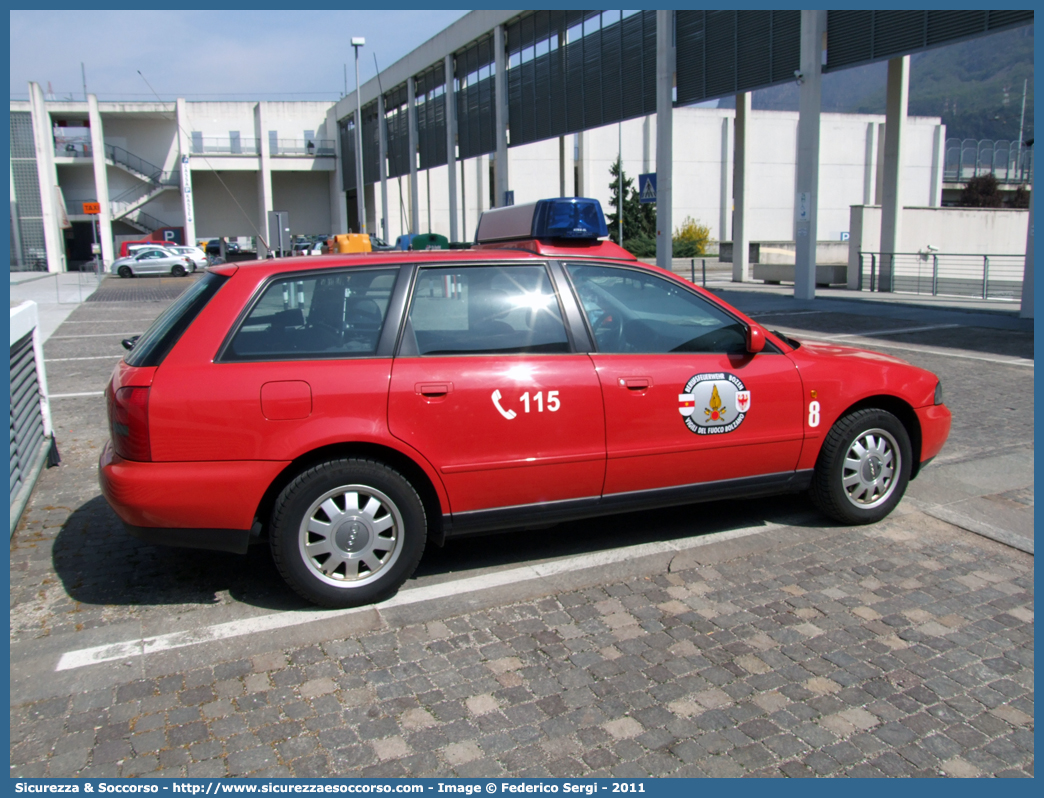 VF 113 BZ
Corpo Permanente dei Vigili del Fuoco Bolzano
Berufsfeuerwehr Bozen
Audi A4 Avant II serie
Parole chiave: VF;VFV;V.F.;V.F.V.;Vigili;Fuoco;Corpo;Permanente;Berufsfeuerwehr;Bolzano;Bozen;Audi;A4;Avant