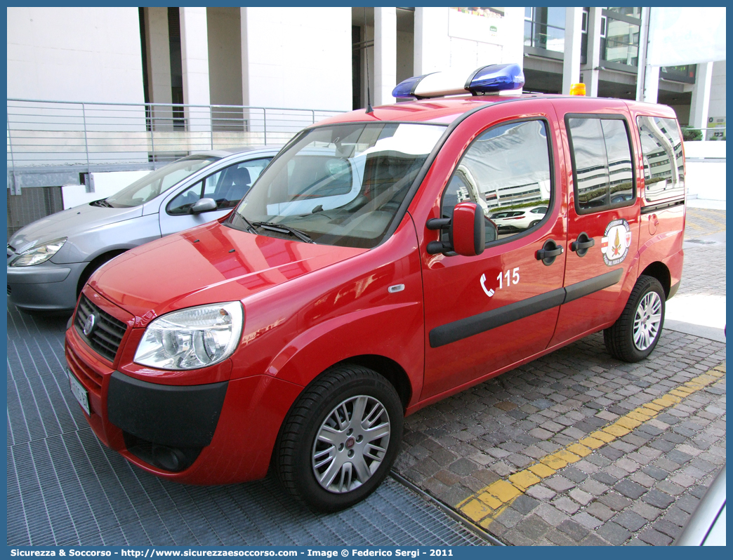 VF 115 BZ
Corpo Permanente dei Vigili del Fuoco Bolzano
Berufsfeuerwehr Bozen
Fiat Doblò I serie restyling
Parole chiave: VF;VFV;V.F.;V.F.V.;Vigili;Fuoco;Corpo;Permanente;Berufsfeuerwehr;Bolzano;Bozen;Fiat;Doblò