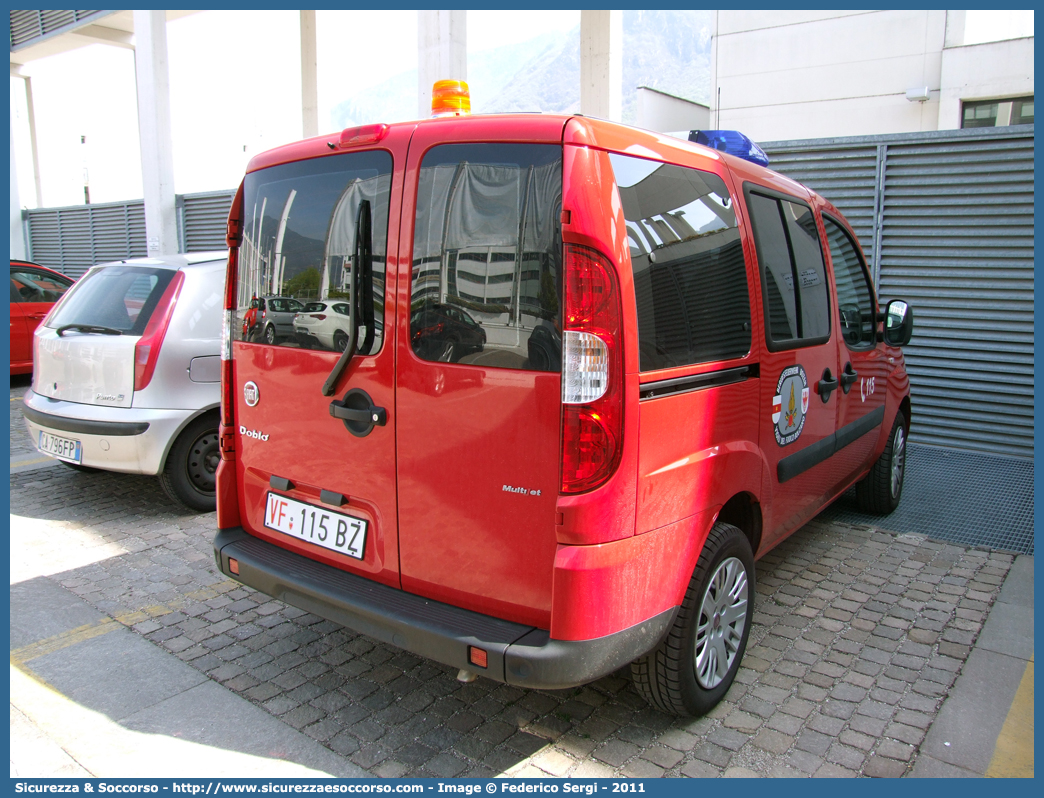 VF 115 BZ
Corpo Permanente dei Vigili del Fuoco Bolzano
Berufsfeuerwehr Bozen
Fiat Doblò I serie restyling
Parole chiave: VF;VFV;V.F.;V.F.V.;Vigili;Fuoco;Corpo;Permanente;Berufsfeuerwehr;Bolzano;Bozen;Fiat;Doblò