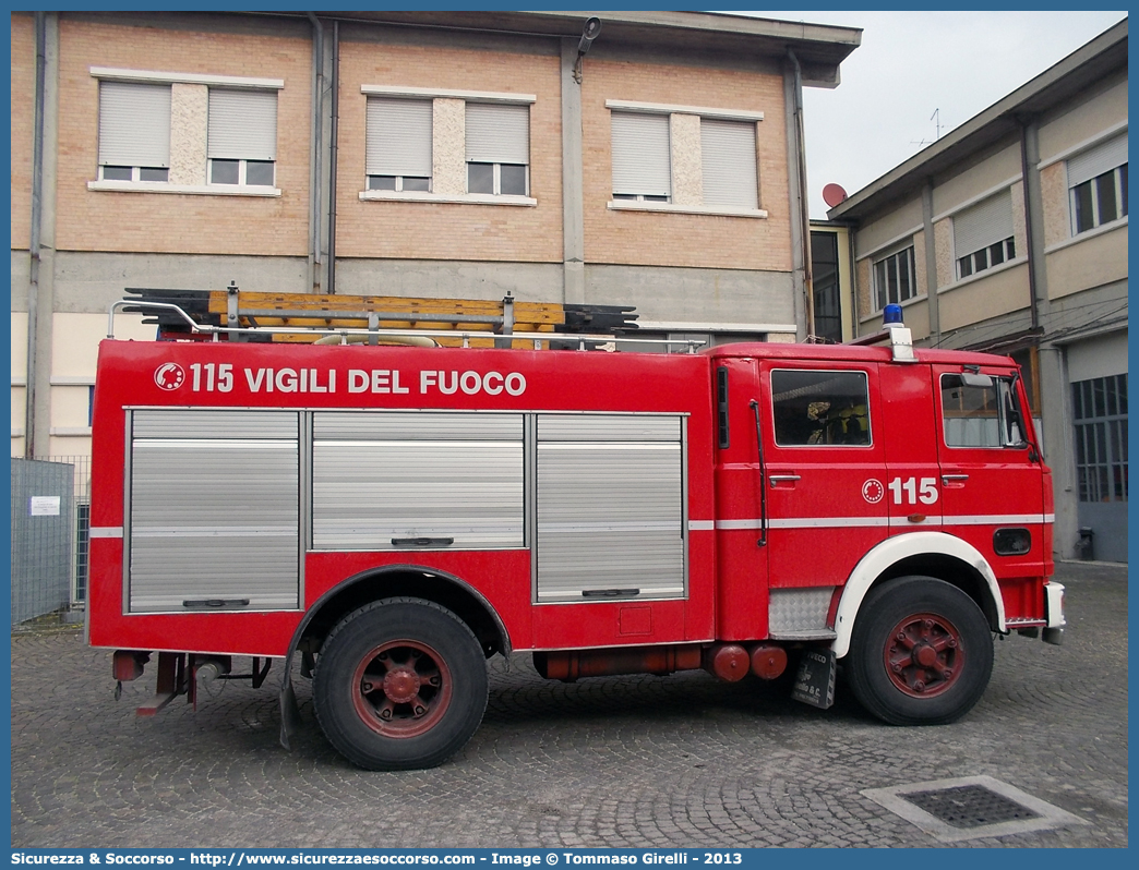 VF 11852
Corpo Nazionale Vigili del Fuoco
Iveco/OM 160
Allestitore Baribbi S.p.A.
Parole chiave: VVF;V.V.F.;Corpo;Nazionale;Vigili;del;Fuoco;AutoPompaSerbatoio;APS;A.P.S.;Iveco;OM;160;Baribbi