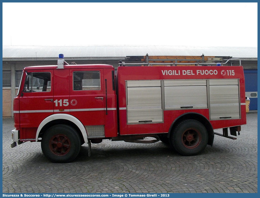 VF 11852
Corpo Nazionale Vigili del Fuoco
Iveco/OM 160
Allestitore Baribbi S.p.A.
Parole chiave: VVF;V.V.F.;Corpo;Nazionale;Vigili;del;Fuoco;AutoPompaSerbatoio;APS;A.P.S.;Iveco;OM;160;Baribbi