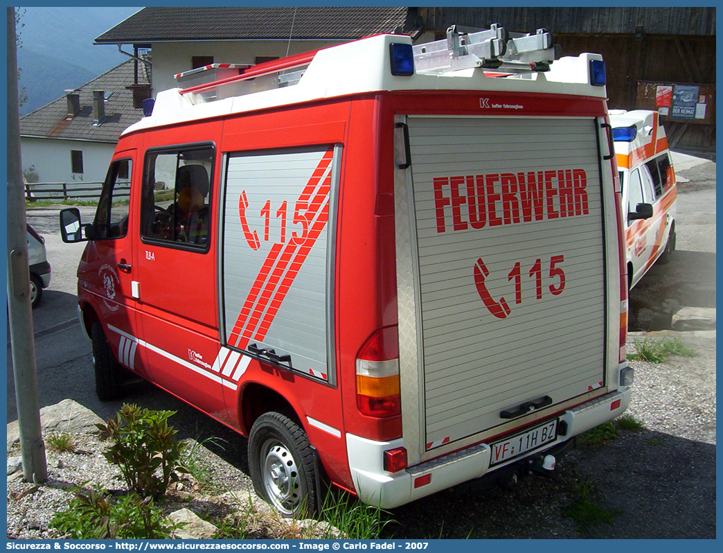 VF 11H BZ
Vigili del Fuoco Volontari Perca-Vila di Sopra
Freiwillige Feuerwehr Percha-Oberwielenbach
Mercedes-Benz Sprinter 4x4 I serie restyling
Allestitore Kofler Fahrzeugbau S.n.c.
Parole chiave: VF;VFV;V.F.;V.F.V.;Vigili;Fuoco;Volontari;Freiwillige;Feuerwehr;Perca;Percha;Mercedes;Benz;Sprinter