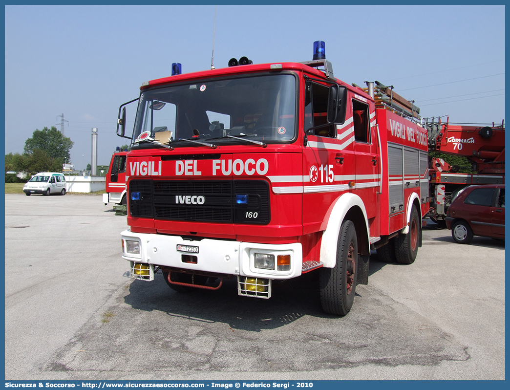 VF 12353
Corpo Nazionale Vigili del Fuoco
Iveco/OM 160
Allestitore Baribbi S.p.A.
Parole chiave: VVF;V.V.F.;Corpo;Nazionale;Vigili;del;Fuoco;AutoPompaSerbatoio;APS;A.P.S.;Iveco;OM;160;Baribbi