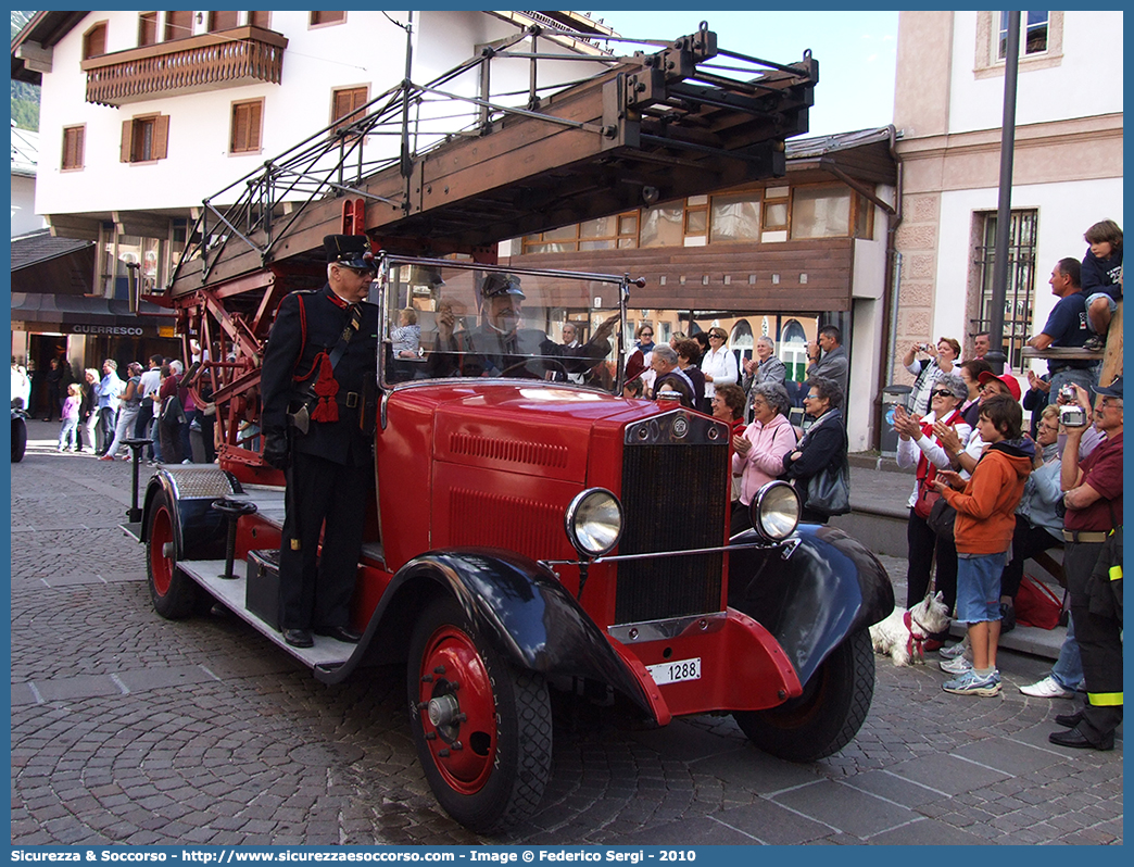 VF 1288
Corpo Nazionale Vigili del Fuoco
Fiat 621L
Allestitore Officine Brambilla e Chieppi
Parole chiave: VVF;V.V.F.;Corpo;Nazionale;Vigili;del;Fuoco;AutoScala;AS;Fiat;621L;Officine;Brambilla;Chieppi