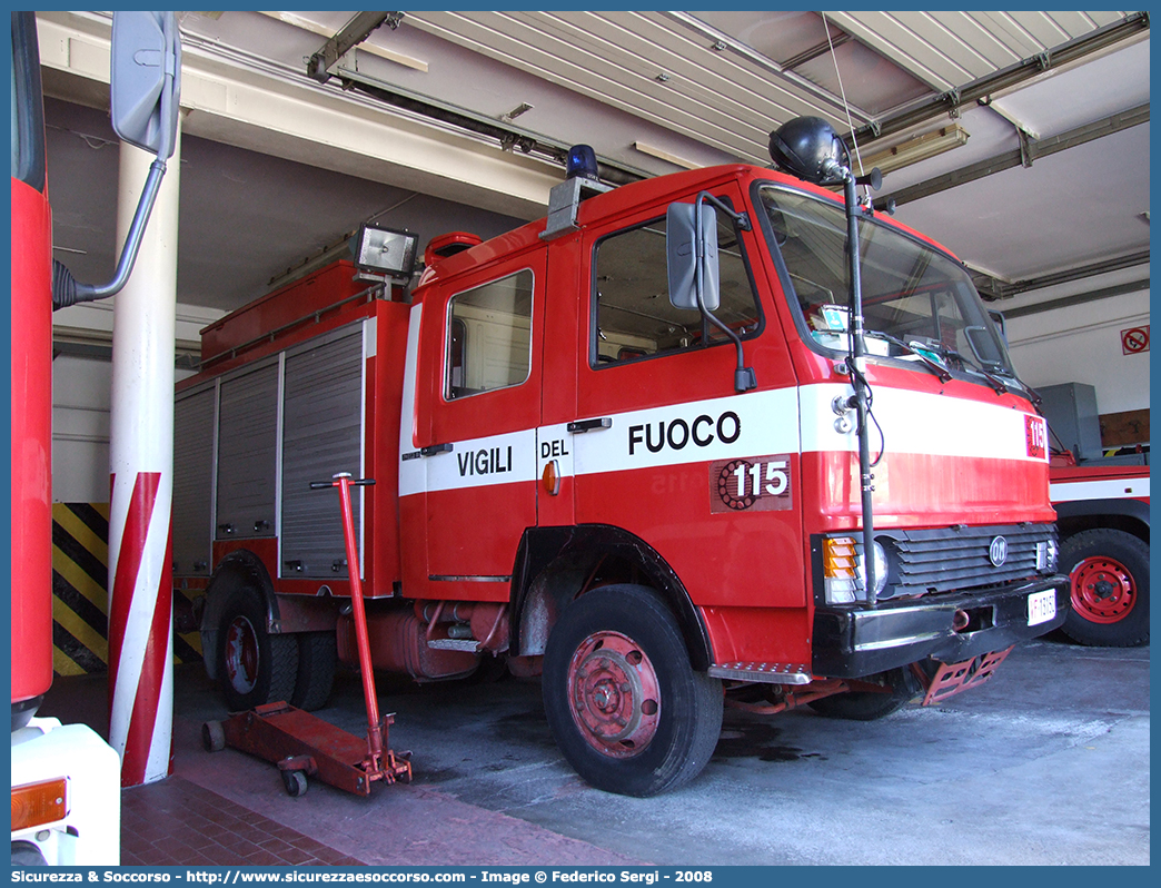 VF 13150
Corpo Nazionale Vigili del Fuoco
Fiat Iveco OM 79-13
Allestitore Baribbi S.p.A.
Parole chiave: VVF;V.V.F.;Corpo;Nazionale;Vigili;del;Fuoco;AutoPompaSerbatoio;APS;AutoPompa;Fiat;Iveco;OM;79-13;79;13;79.13;Baribbi