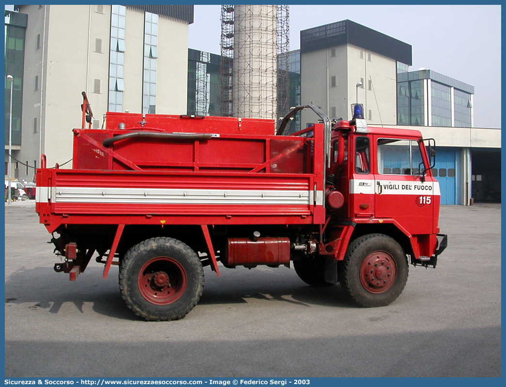 VF 13334
Corpo Nazionale Vigili del Fuoco
Iveco 90PC
Parole chiave: VVF;V.V.F.;Corpo;Nazionale;Vigili;del;Fuoco;Iveco;90PC