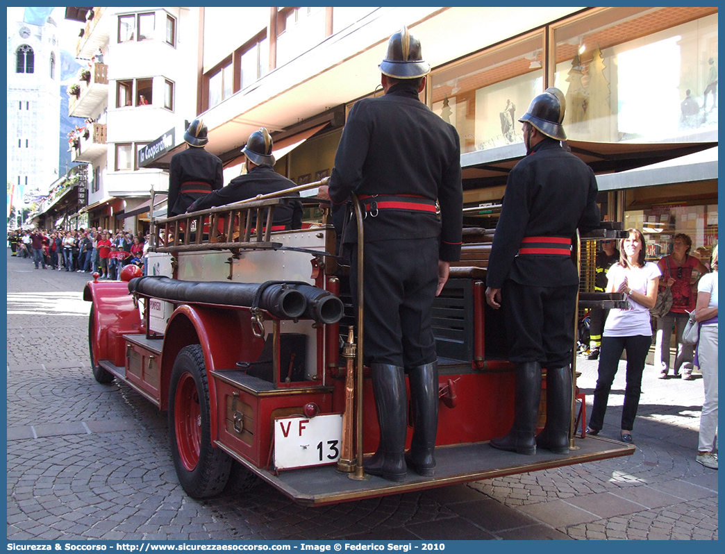 VF 13
Corpo Nazionale Vigili del Fuoco
SPA 25/C10
Allestitore Tamini
Parole chiave: VVF;V.V.F.;Corpo;Nazionale;Vigili;del;Fuoco;AutoPompaSerbatoio;APS;AutoPompa;SPA;25;C10;25/C10;Tamini