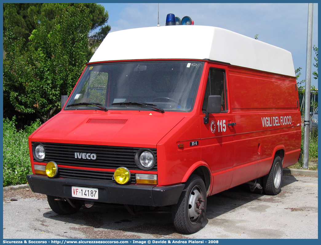 VF 14187
Corpo Nazionale Vigili del Fuoco
Iveco Daily 35-8 I serie
Parole chiave: VF;V.F.;VVF;V.V.F.;Corpo;Nazionale;Vigili del Fuoco;Iveco;Daily;35-8