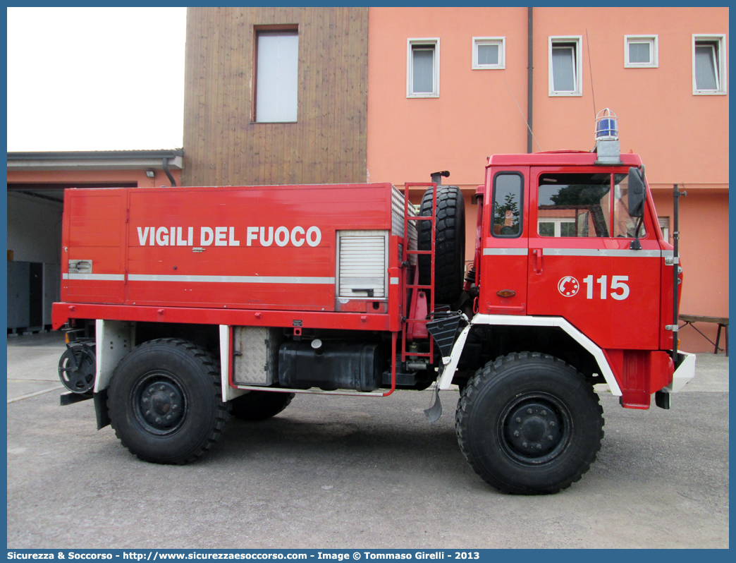 VF 14885
Corpo Nazionale Vigili del Fuoco
Iveco 90PC
Parole chiave: VVF;V.V.F.;Corpo;Nazionale;Vigili;del;Fuoco;Iveco;90PC