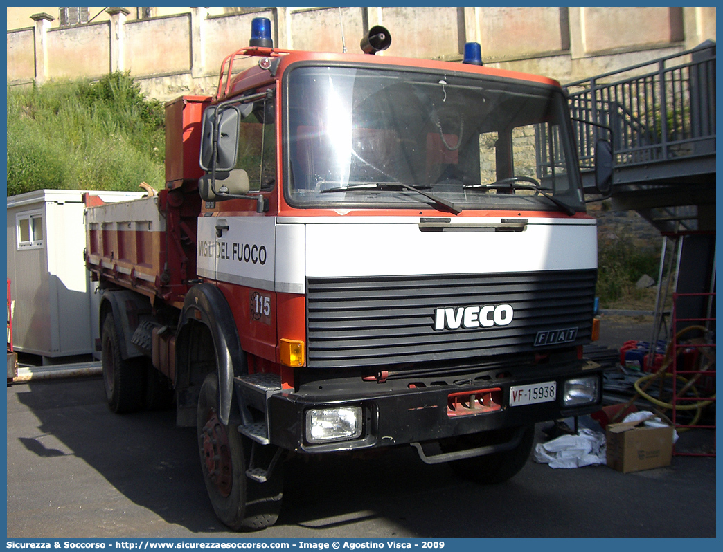 VF 15938
Corpo Nazionale Vigili del Fuoco
Iveco 190-26
Parole chiave: VF;V.F.;VVF;V.V.F.;Corpo;Nazionale;Vigili del Fuoco;Iveco;190-26