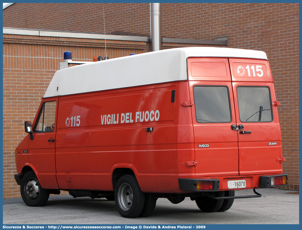 VF 16070
Corpo Nazionale Vigili del Fuoco
Iveco Daily 35-8 I serie
Parole chiave: VF;V.F.;VVF;V.V.F.;Corpo;Nazionale;Vigili del Fuoco;Iveco;Daily;35-8