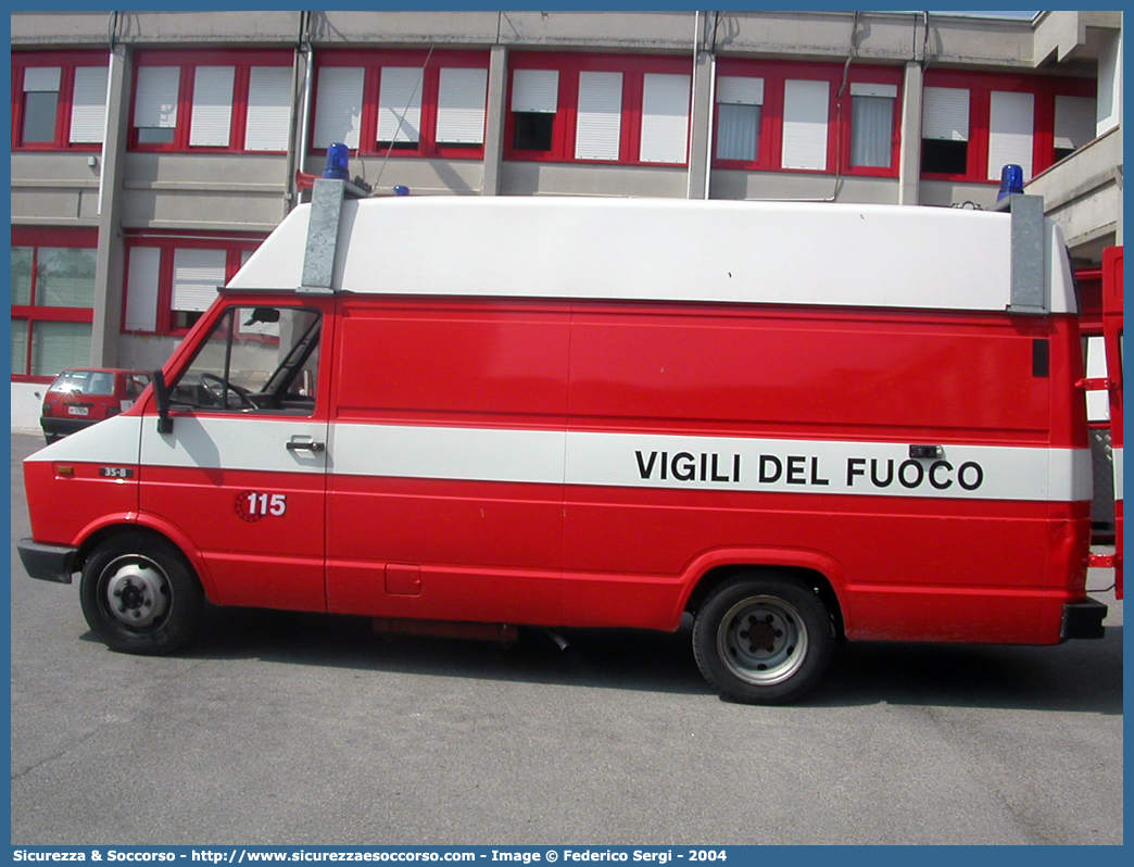 VF 16073
Corpo Nazionale Vigili del Fuoco
Iveco Daily 35-8 I serie
Parole chiave: VF;V.F.;VVF;V.V.F.;Corpo;Nazionale;Vigili del Fuoco;Iveco;Daily;35-8