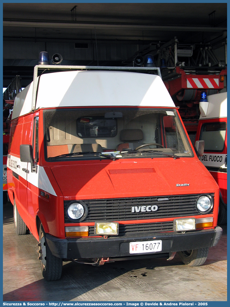 VF 16077
Corpo Nazionale Vigili del Fuoco
Iveco Daily 35-8 I serie
Parole chiave: VF;V.F.;VVF;V.V.F.;Corpo;Nazionale;Vigili del Fuoco;Iveco;Daily;35-8