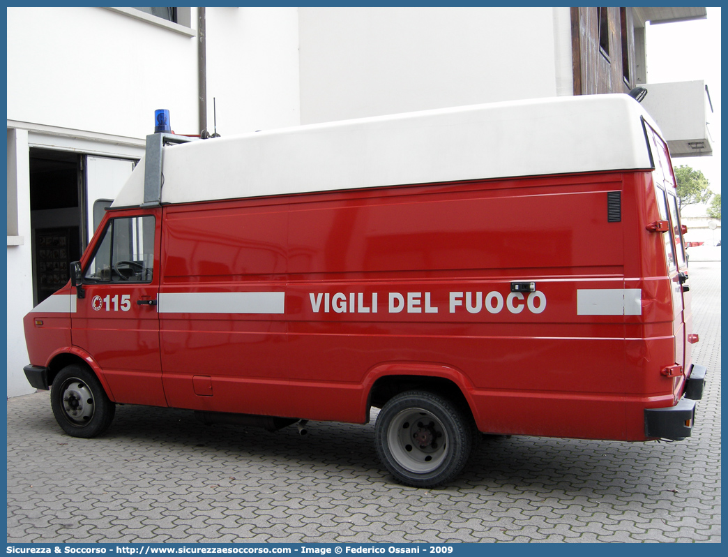 VF 16079
Corpo Nazionale Vigili del Fuoco
Iveco Daily 35-8 I serie
Parole chiave: VF;V.F.;VVF;V.V.F.;Corpo;Nazionale;Vigili del Fuoco;Iveco;Daily;35-8