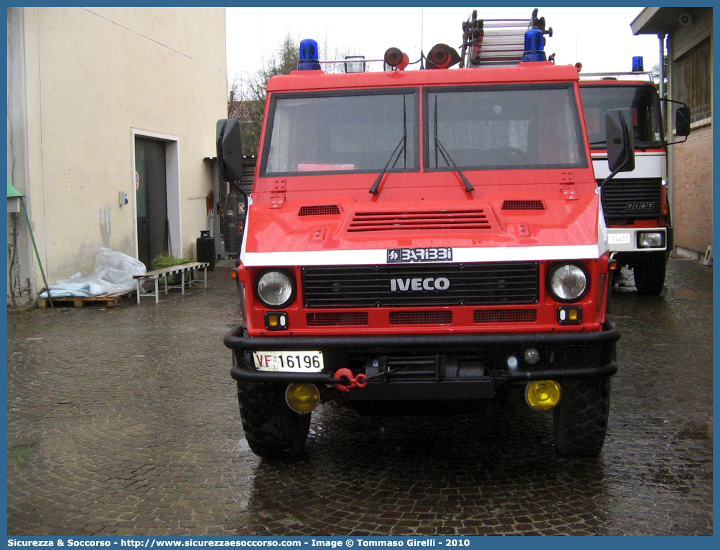 VF 16196
Corpo Nazionale Vigili del Fuoco
Iveco 40-10WM
Allestitore Baribbi S.p.A.
Parole chiave: VF;V.F.;VVF;V.V.F.;Corpo;Nazionale;Vigili;del;Fuoco;Polisoccorso;Iveco;40-10WM;40;10;WM;VM90;VM 90;Baribbi