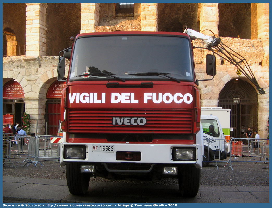 VF 16582
Corpo Nazionale Vigili del Fuoco
Iveco 190-26
Allestitore Baribbi S.p.A.
Parole chiave: VVF;V.V.F.;Corpo;Nazionale;Vigili;del;Fuoco;AutoPompaSerbatoio;APS;A.P.S.;Iveco;190;26;190-26;Baribbi