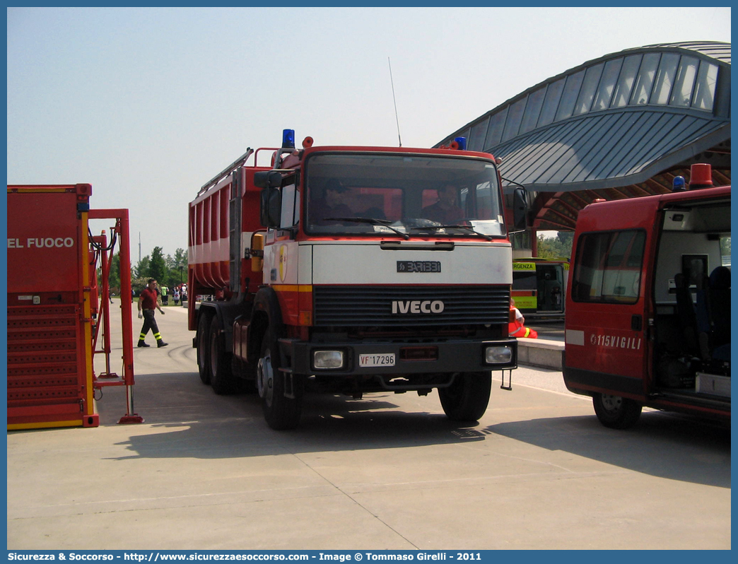 VF 17296
Corpo Nazionale Vigili del Fuoco
Iveco 330-26
Parole chiave: VVF;V.V.F.;Corpo;Nazionale;Vigili;del;Fuoco;Iveco;330-26;330;26