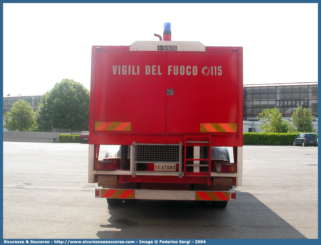 VF 17297
Corpo Nazionale Vigili del Fuoco
Iveco 330-26
Parole chiave: VVF;V.V.F.;Corpo;Nazionale;Vigili;del;Fuoco;Iveco;330-26;330;26