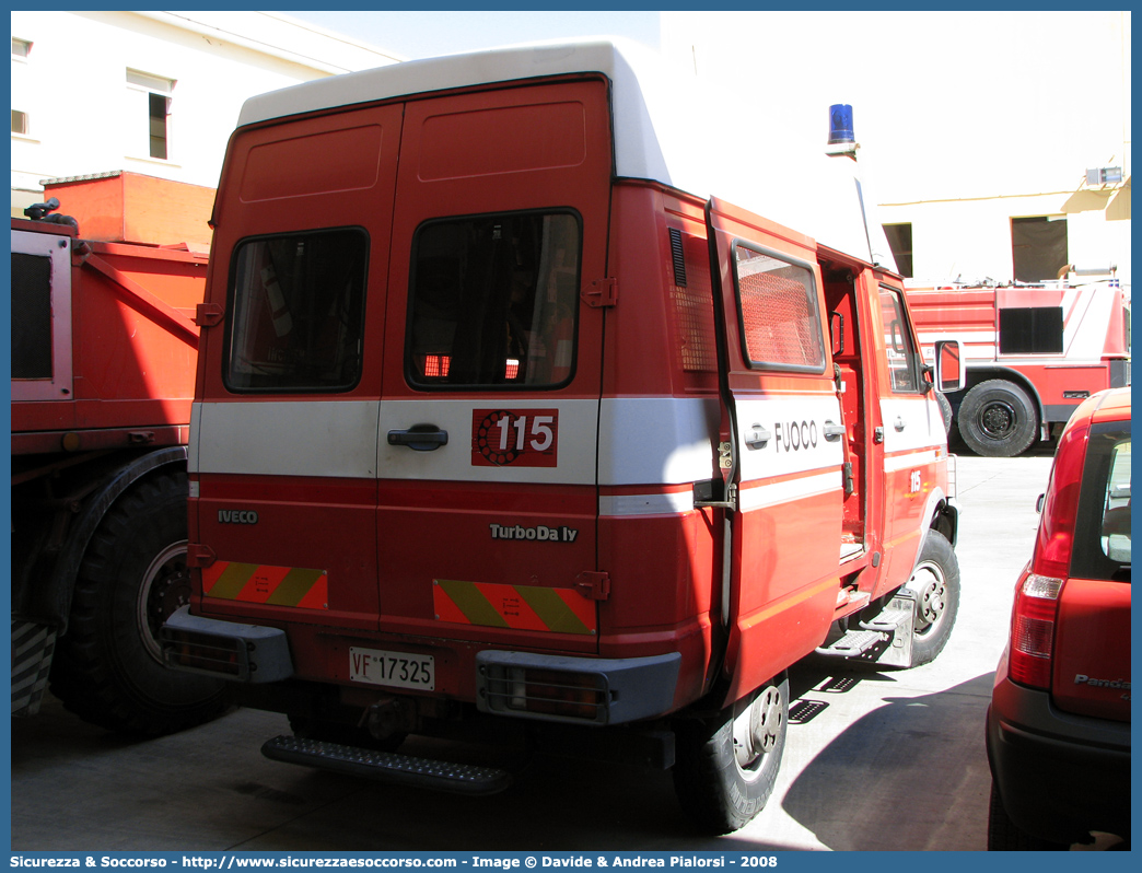 VF 17325
Corpo Nazionale Vigili del Fuoco
Iveco Daily 40-10 4x4 II serie
Parole chiave: VF;V.F.;VVF;V.V.F.;Corpo;Nazionale;Vigili del Fuoco;Iveco;Daily;40-10