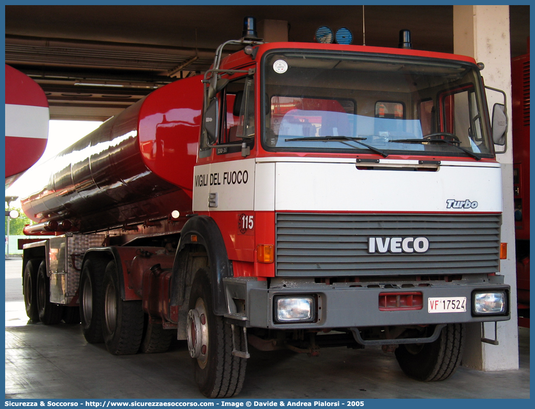 VF 17524
Corpo Nazionale Vigili del Fuoco
Iveco 330-36
Parole chiave: VF;V.F.;VVF;V.V.F.;Corpo;Nazionale;Vigili del Fuoco;Iveco;330-36;330;36