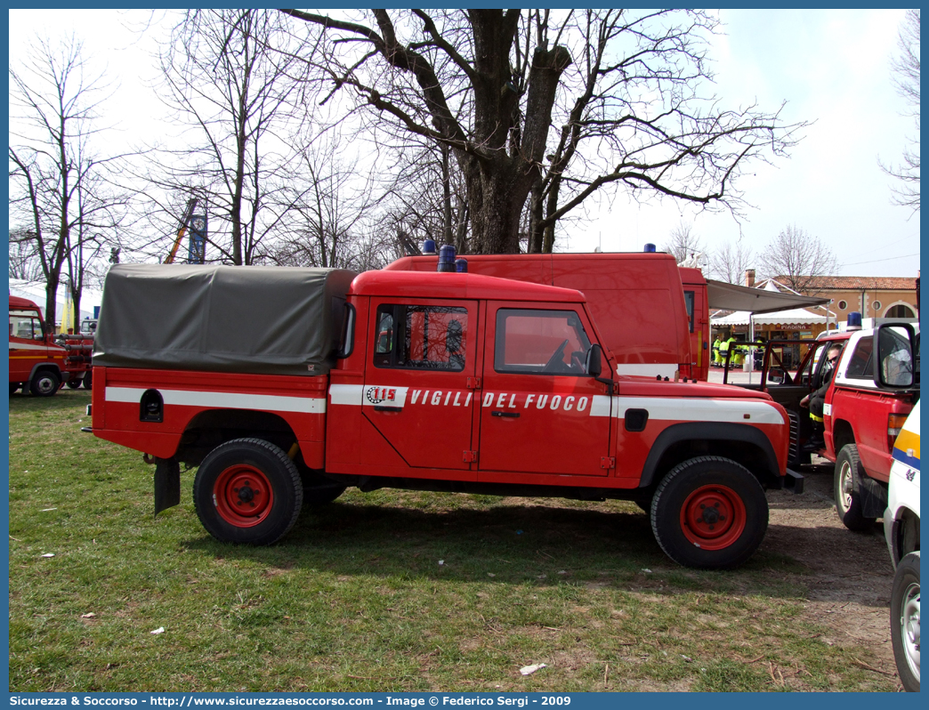 VF 18628
Corpo Nazionale Vigili del Fuoco
Land Rover Defender 130
Parole chiave: VF;VVF;V.F.;V.V.F.;Corpo;Nazionale;Vigili del Fuoco;Vigili;Fuoco;Land Rover;Defender;130