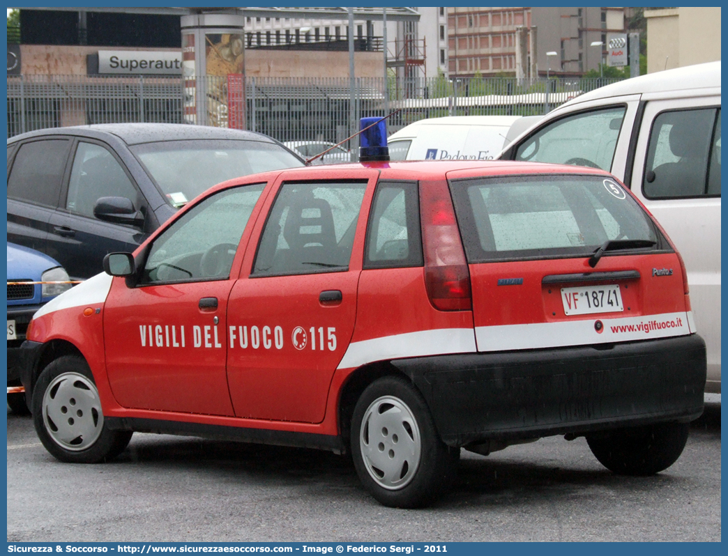 VF 18741
Corpo Nazionale Vigili del Fuoco
Fiat Punto I serie
Parole chiave: VF;VVF;V.F.;V.V.F.;Corpo;Nazionale;Vigili del Fuoco;Vigili;Fuoco;Fiat;Punto