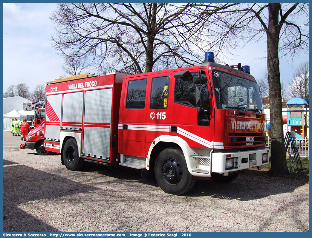 VF 18936
Corpo Nazionale Vigili del Fuoco
Iveco Magirus EuroFire 150E27 I serie
Ricondizionato Fortini S.r.l.
(variante)
Parole chiave: VVF;V.V.F.;Corpo;Nazionale;Vigili;del;Fuoco;AutoPompaSerbatoio;APS;A.P.S.;Iveco;Magirus;EuroFire;150E27