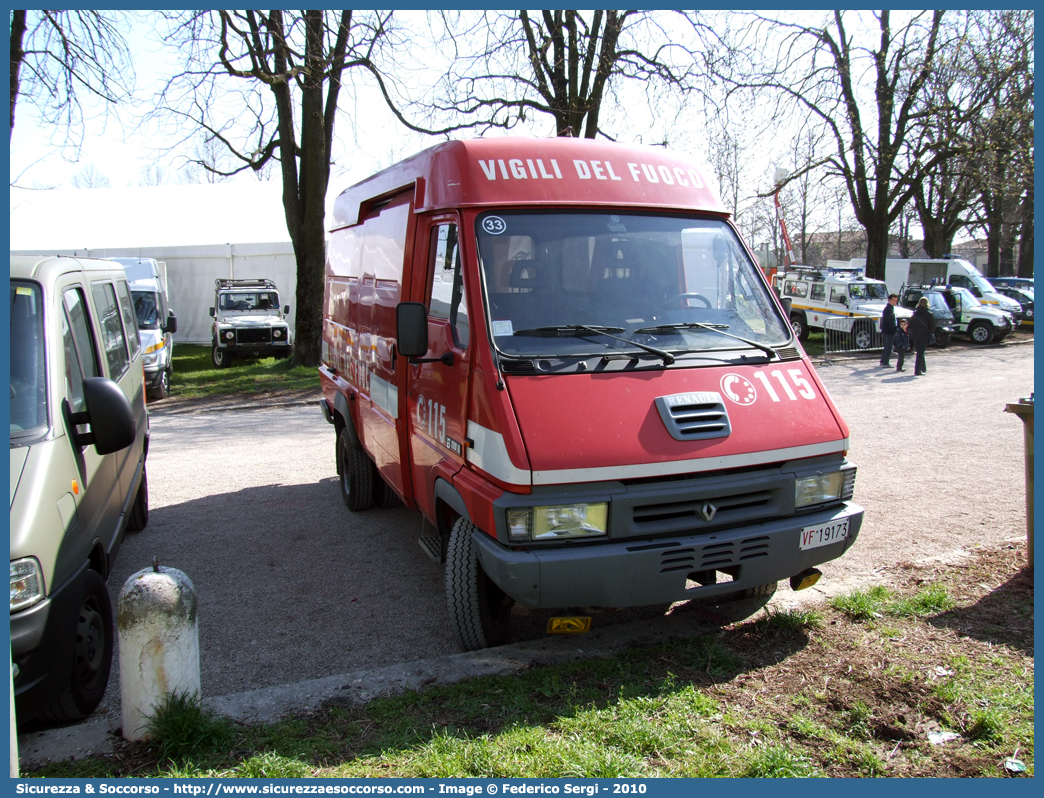 VF 19173
Corpo Nazionale Vigili del Fuoco
Renault B110
Parole chiave: VF;V.F.;VVF;V.V.F.;Corpo;Nazionale;Vigili del Fuoco;Vigili;Fuoco;Autocarro;Autofurgone;Renault;B110