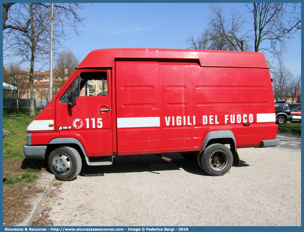 VF 19173
Corpo Nazionale Vigili del Fuoco
Renault B110
Parole chiave: VF;V.F.;VVF;V.V.F.;Corpo;Nazionale;Vigili del Fuoco;Vigili;Fuoco;Autocarro;Autofurgone;Renault;B110