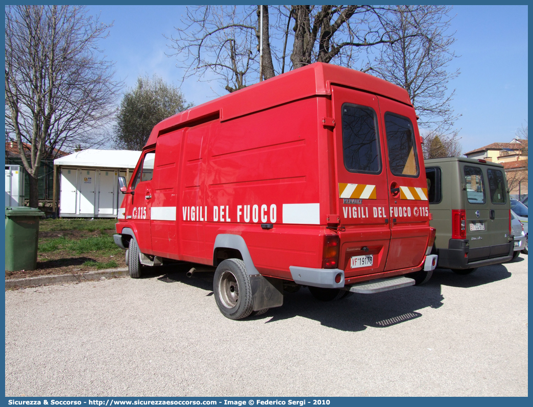 VF 19173
Corpo Nazionale Vigili del Fuoco
Renault B110
Parole chiave: VF;V.F.;VVF;V.V.F.;Corpo;Nazionale;Vigili del Fuoco;Vigili;Fuoco;Autocarro;Autofurgone;Renault;B110