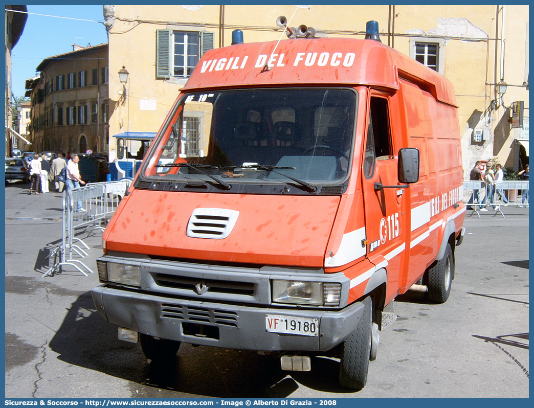 VF 19180
Corpo Nazionale Vigili del Fuoco
Renault B110
Parole chiave: VF;V.F.;VVF;V.V.F.;Corpo;Nazionale;Vigili del Fuoco;Vigili;Fuoco;Autocarro;Autofurgone;Renault;B110