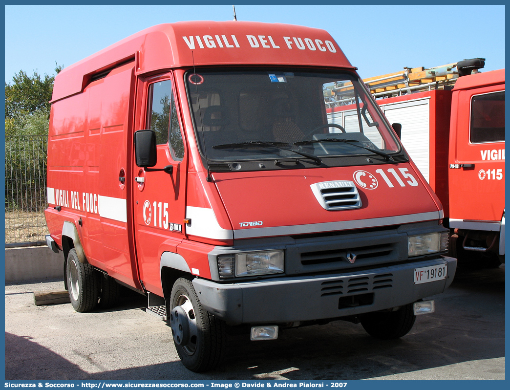 VF 19181
Corpo Nazionale Vigili del Fuoco
Renault B110
Parole chiave: VF;V.F.;VVF;V.V.F.;Corpo;Nazionale;Vigili del Fuoco;Vigili;Fuoco;Autocarro;Autofurgone;Renault;B110