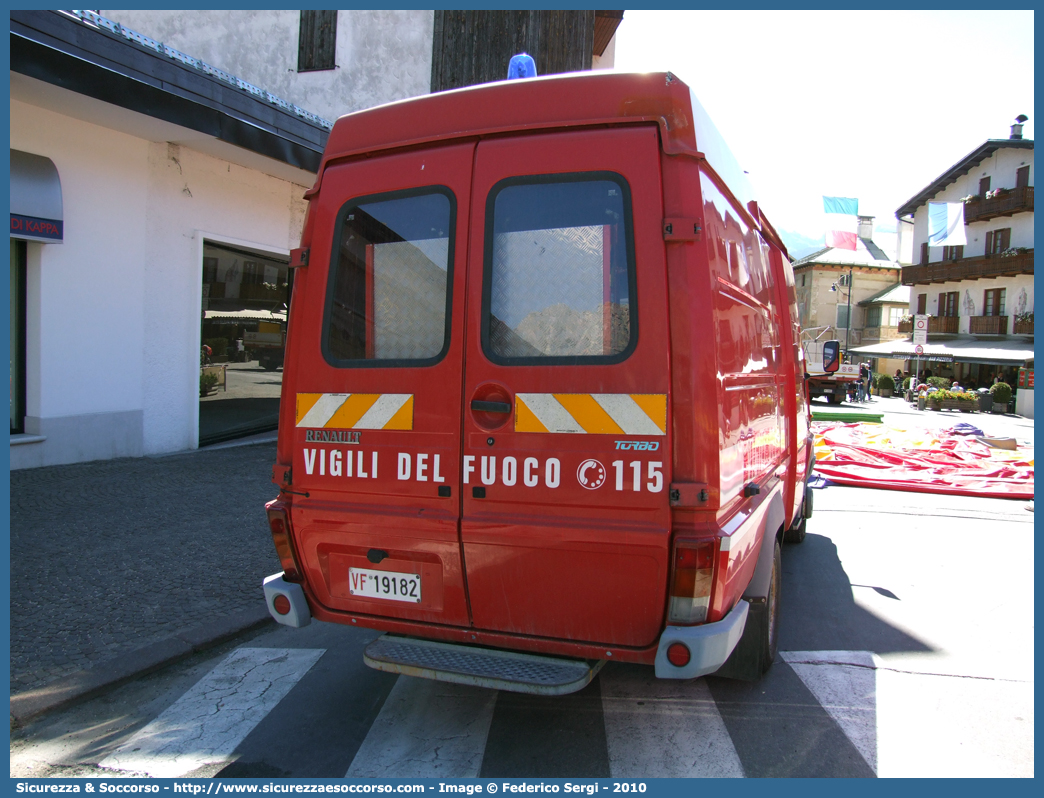 VF 19182
Corpo Nazionale Vigili del Fuoco
Renault B110
Parole chiave: VF;V.F.;VVF;V.V.F.;Corpo;Nazionale;Vigili del Fuoco;Vigili;Fuoco;Autocarro;Autofurgone;Renault;B110