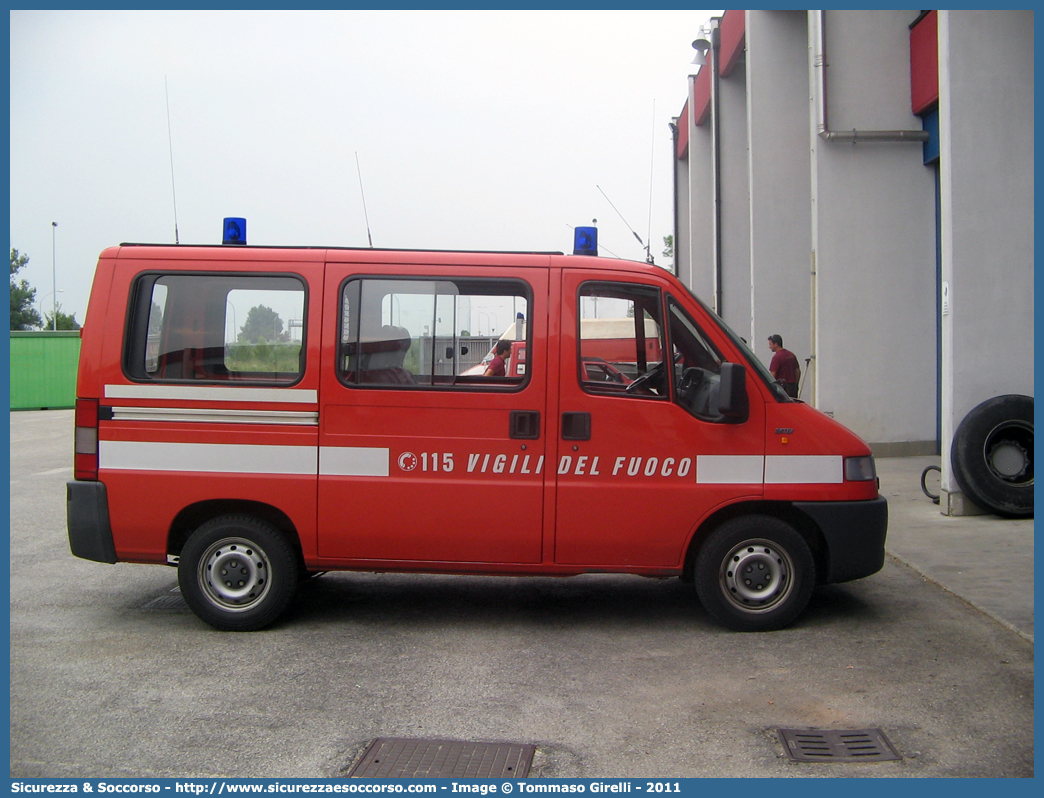 VF 19811
Corpo Nazionale Vigili del Fuoco
Fiat Ducato II serie
Parole chiave: VVF;V.V.F.;Corpo;Nazionale;Vigili;del;Fuoco;Bus;Minibus;Fiat;Ducato