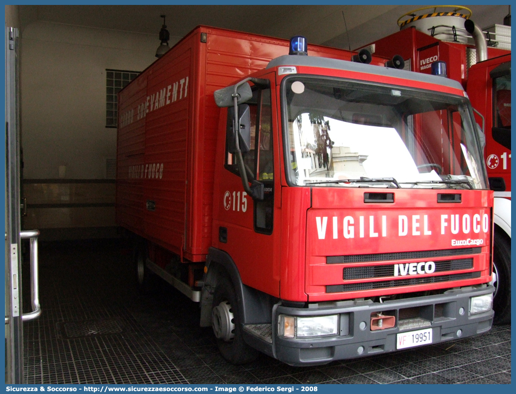 VF 19951
Corpo Nazionale Vigili del Fuoco
Iveco EuroCargo 60E14 I serie
Carro Sollevamenti
Parole chiave: VVF;V.V.F.;Corpo;Nazionale;Vigili;del;Fuoco;Iveco;EuroCargo;60E14