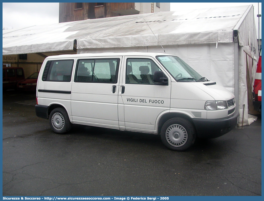 VF 19960
Corpo Nazionale Vigili del Fuoco
Volkswagen Transporter T4 restyling
Parole chiave: VF;V.F.;VVF;V.V.F.;Corpo;Nazionale;Vigili del Fuoco;Vigili;Fuoco;Autocarro;Autofurgone;Volkswagen;Transporter;T4