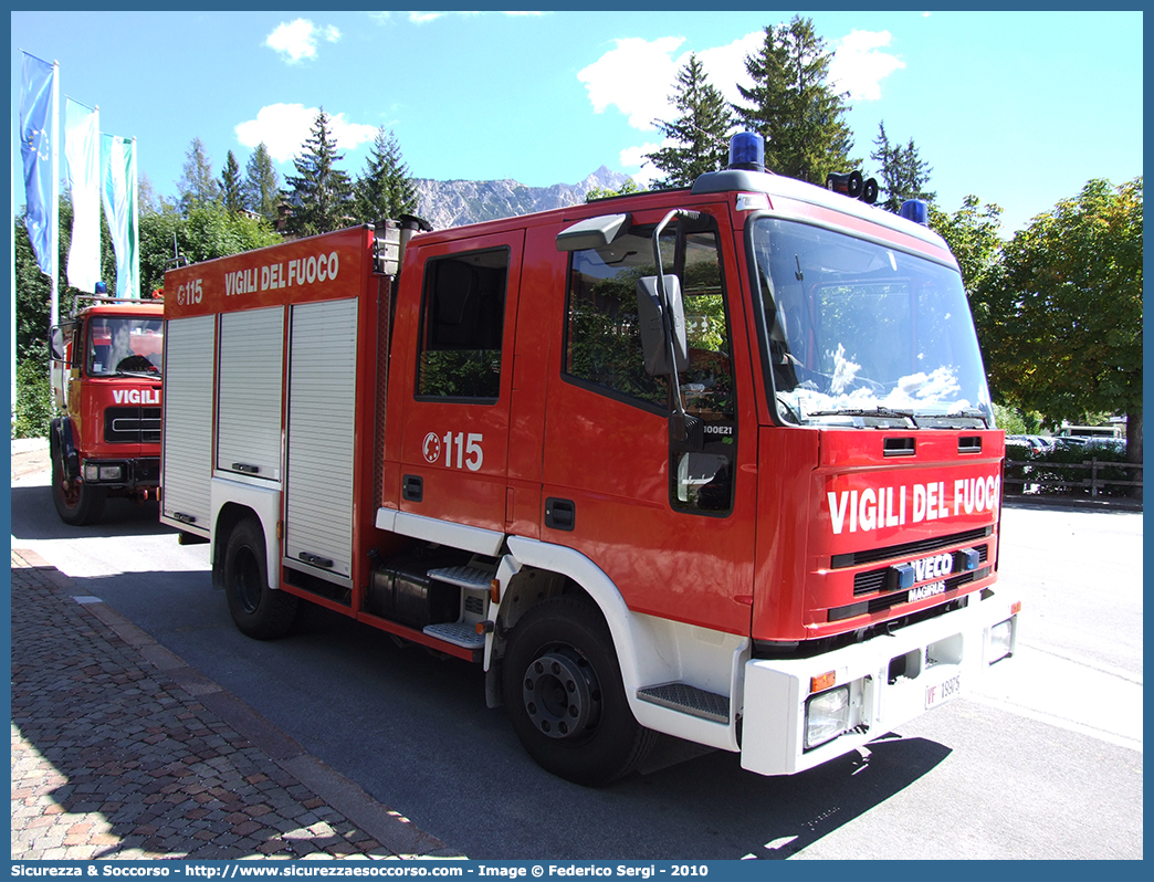 VF 19975
Corpo Nazionale Vigili del Fuoco
Iveco Magirus CityEuroFire
100E21 I serie
Parole chiave: VVF;V.V.F.;Corpo;Nazionale;Vigili;del;Fuoco;AutoPompaSerbatoio;APS;A.P.S.;Iveco;Magirus;EuroFire;100E21