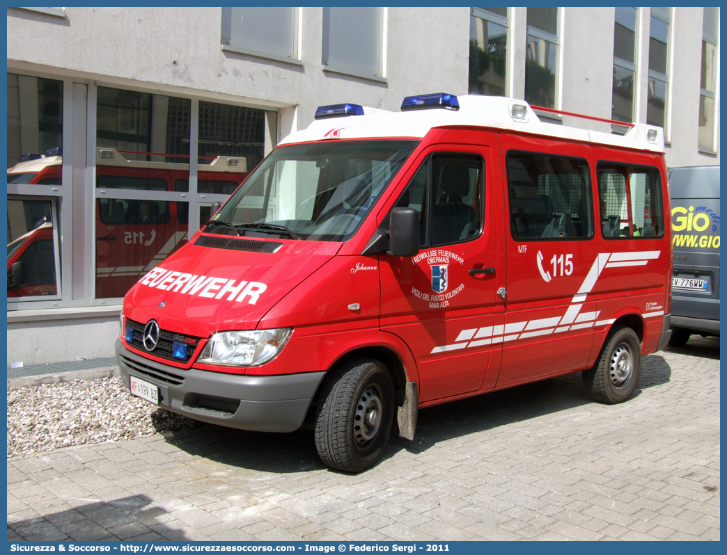 VF 19V BZ
Vigili del Fuoco Volontari Maia Alta
Freiwillige Feuerwehr Obermais
Mercedes-Benz Sprinter 316 I serie restyling
Allestitore Kofler Fahrzeugbau S.n.c.
Parole chiave: VF;VFV;V.F.;V.F.V.;Vigili;Fuoco;Volontari;Freiwillige;Feuerwehr;Maia Alta;Obermais;Mercedes;Benz;Sprinter;Kofler;Fahrzeugbau