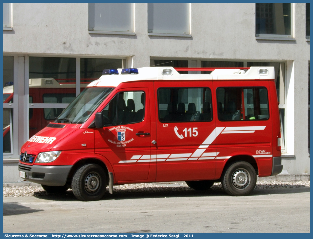 VF 19V BZ
Vigili del Fuoco Volontari Maia Alta
Freiwillige Feuerwehr Obermais
Mercedes-Benz Sprinter 316 I serie restyling
Allestitore Kofler Fahrzeugbau S.n.c.
Parole chiave: VF;VFV;V.F.;V.F.V.;Vigili;Fuoco;Volontari;Freiwillige;Feuerwehr;Maia Alta;Obermais;Mercedes;Benz;Sprinter;Kofler;Fahrzeugbau