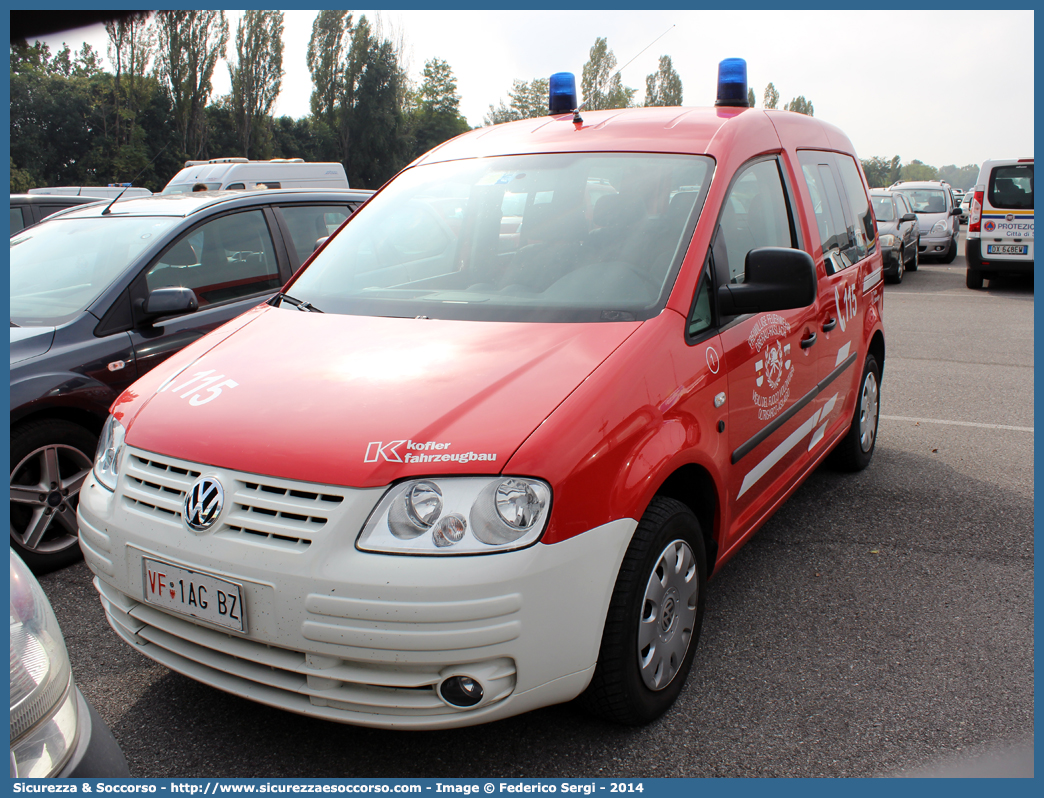 VF 1AG BZ
Vigili del Fuoco Volontari Oltrisarco-Aslago
Freiwillige Feuerwehr Oberau-Haslach
Volkswagen Caddy III serie
Allestitore Kofler Fahrzeugbau S.n.c.
Parole chiave: VF;VFV;V.F.;V.F.V.;Vigili;Fuoco;Volontari;Freiwillige;Feuerwehr;Oltrisarco;Aslago;Oberau;Haslach;Volkswagen;Caddy;Kofler;Fahrzeugbau