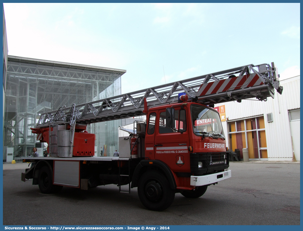 VF 1E7 BZ
Vigili del Fuoco Volontari San Candido
Freiwillige Feuerwehr Innichen
Iveco 160M11
Allestitore Magirus Deutz
Parole chiave: VF;VFV;V.F.;V.F.V.;Vigili;Fuoco;Volontari;Freiwillige;Feuerwehr;San Candido;Innichen;Iveco;160M11;Magirus;Deutz