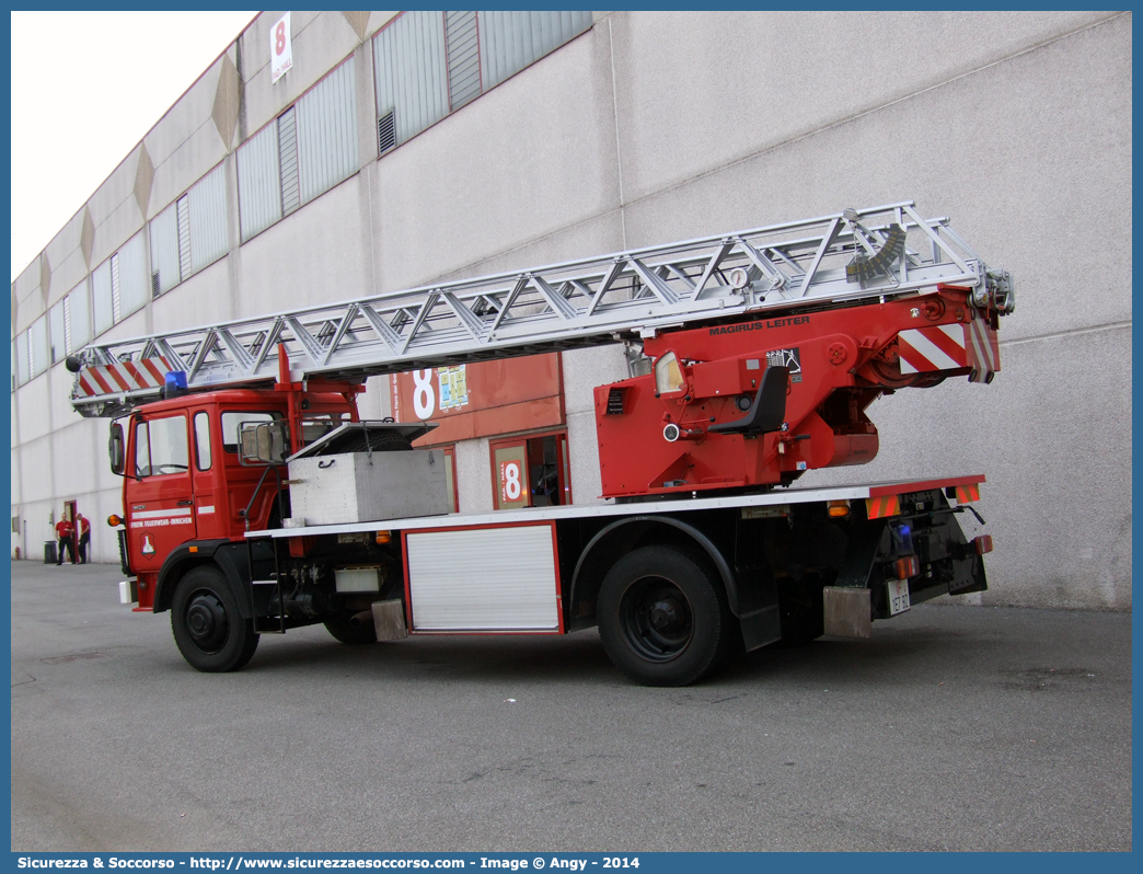 VF 1E7 BZ
Vigili del Fuoco Volontari San Candido
Freiwillige Feuerwehr Innichen
Iveco 160M11
Allestitore Magirus Deutz
Parole chiave: VF;VFV;V.F.;V.F.V.;Vigili;Fuoco;Volontari;Freiwillige;Feuerwehr;San Candido;Innichen;Iveco;160M11;Magirus;Deutz