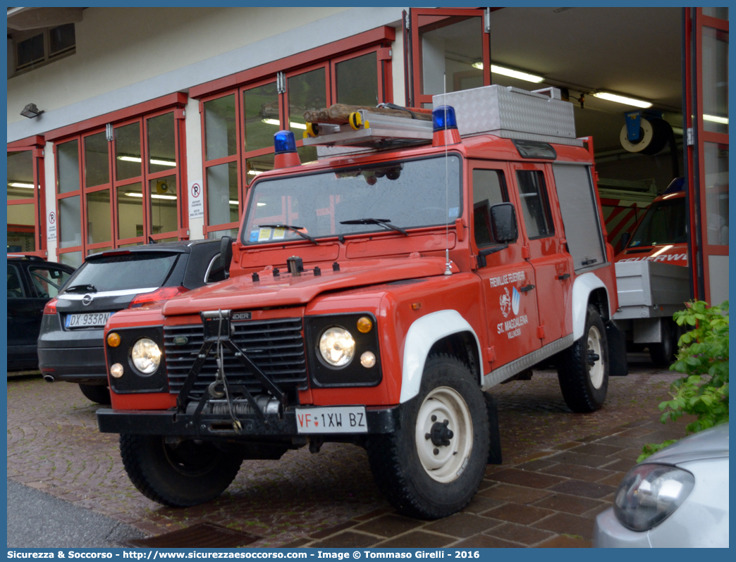 VF 1XW BZ
Vigili del Fuoco Volontari Santa Maddalena Val di Funes
Freiwillige Feuerwehr St. Magdalena Villnöss
Land Rover Defender 110
Parole chiave: VF;FW;Vigili;del;Fuoco;Volontari;Santa;Maddalena;Val;di;Funes;Freiwillige;Feuerwehr;St.;Magdalena;Villnöss;Mercedes;Land;Rover;Defender;110