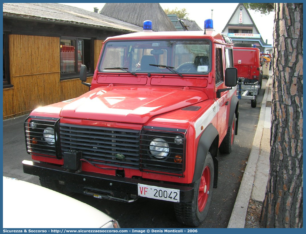 VF 20042
Corpo Nazionale Vigili del Fuoco
Land Rover Defender 90
Parole chiave: VF;VVF;V.F.;V.V.F.;Corpo;Nazionale;Vigili del Fuoco;Vigili;Fuoco;Land Rover;Defender;90;20042